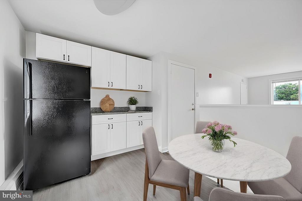 Photo - 8113 Lyons Ave Unidad B