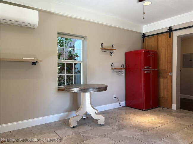 Photo - 2650 Lakeview Dr