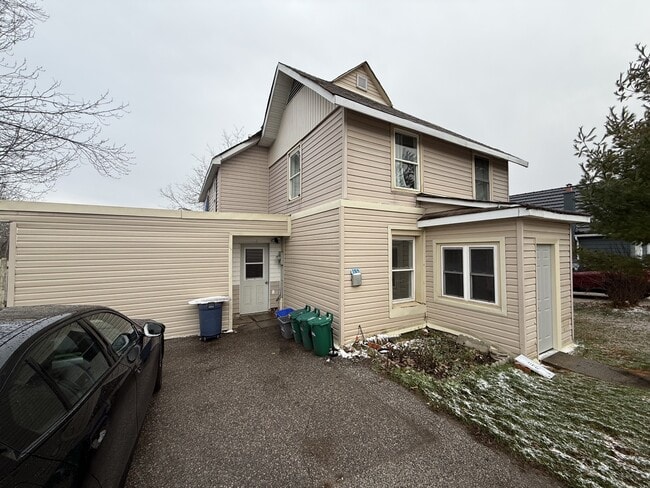 Photo - 159 Barrie Rd Unit Room 1