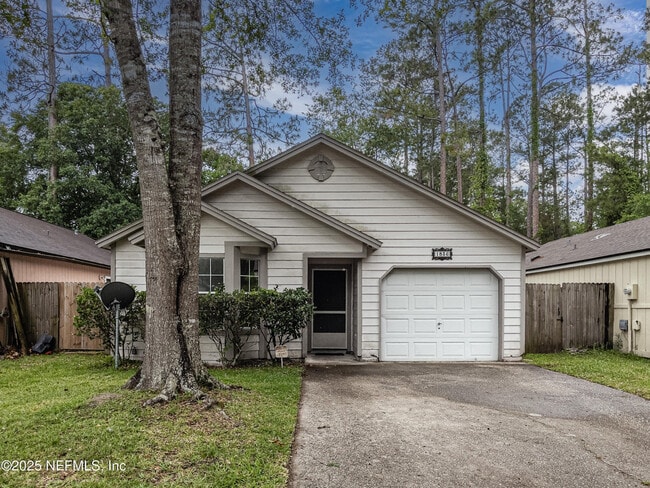 Photo - 1836 Manitoba Ct N House