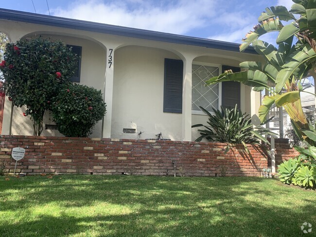 Building Photo - 737 Venice Way Unit #3 Rental