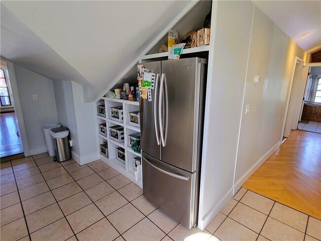 Photo - 92 Pelham St