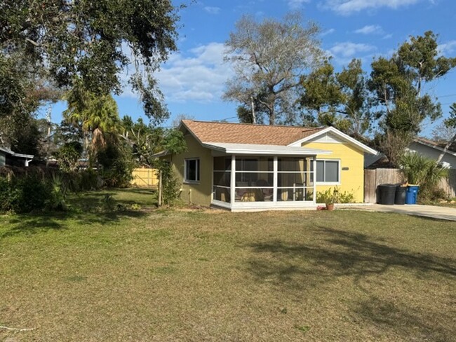 2/1 home in Clearwater - Check this out! - 2/1 home in Clearwater - Check this out!