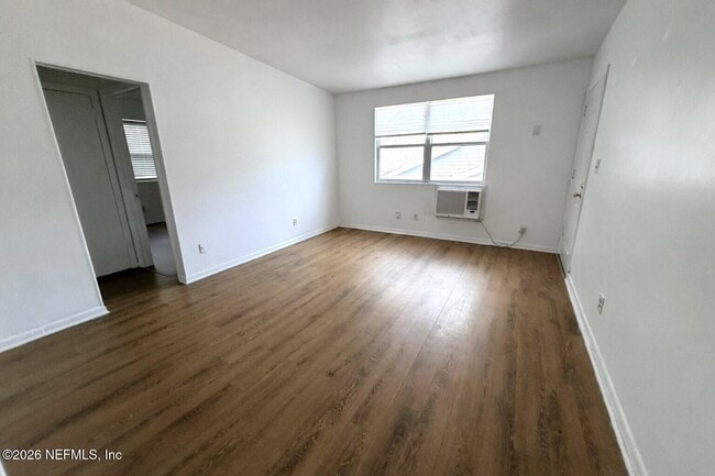 Photo - 2977 Collier Ave