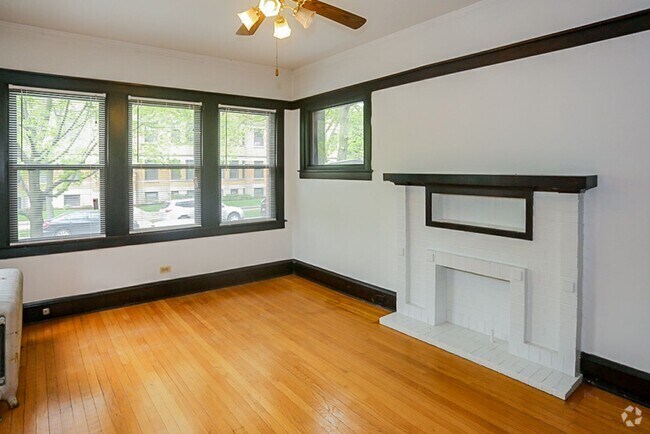Building Photo - 3501 N Greenview Ave Unit 1 Rental