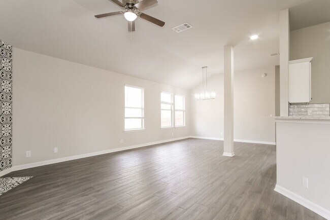 Photo - 407 Clarks Way