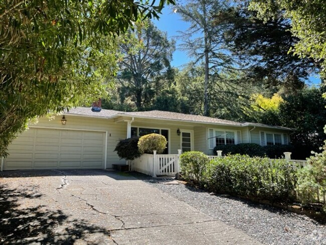 Building Photo - Charming single level home in Orinda-Avail...