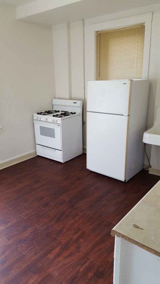 Building Photo - 2118 Bedford Ave Unit Rear Rental