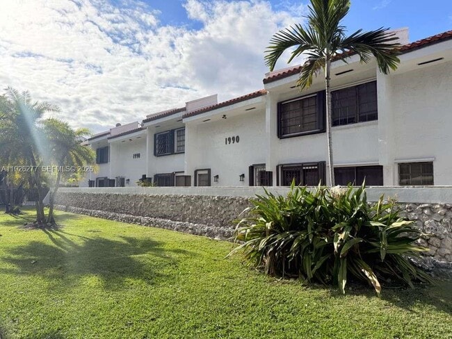 Building Photo - 1990 Brickell Ave Unit O