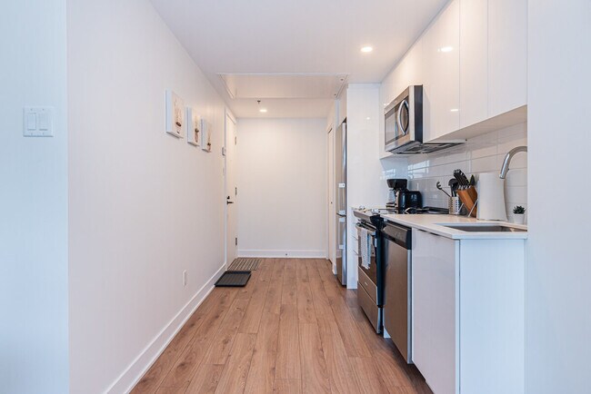 Photo - 1635 Rue St-Hubert Unit ID1261782P