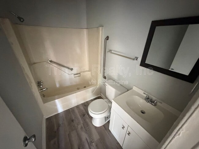 Photo - 1117 E Grand Ave