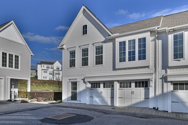 Building Photo - Beautiful Townhome in Arcona Community