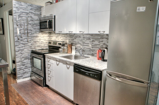 Photo - 150-1150 Sudbury St