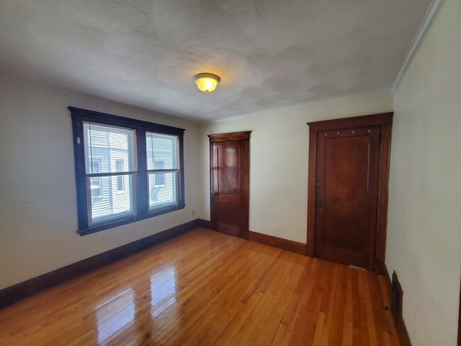 Building Photo - 162 Beech St Unit NA