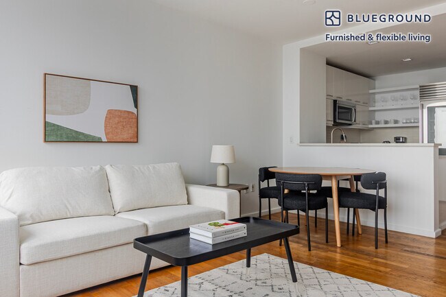 Photo - 635 W 42nd St Unidad FL46-ID1820