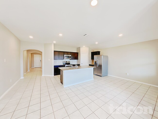 Photo - 916 Roland Dr