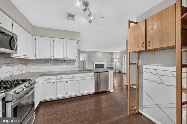 Photo - 6107 Wigmore Ln Unit A