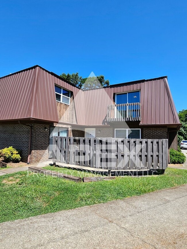 Building Photo - 504 Cedartop Ln NW Unit C