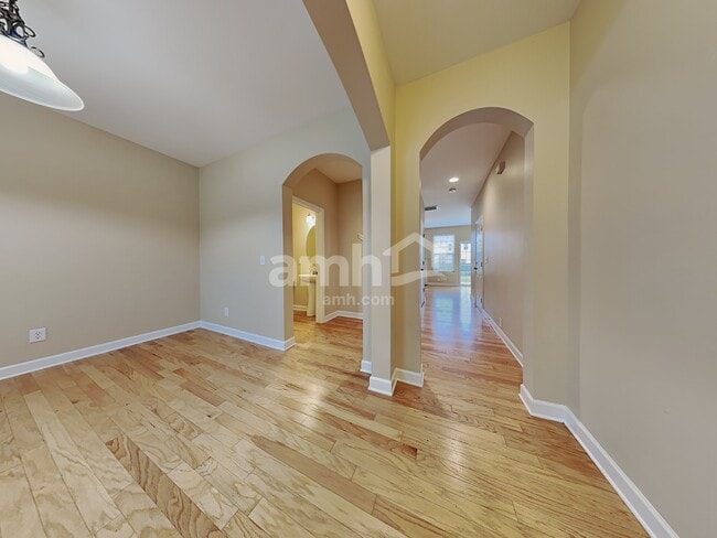228 Longford Dr