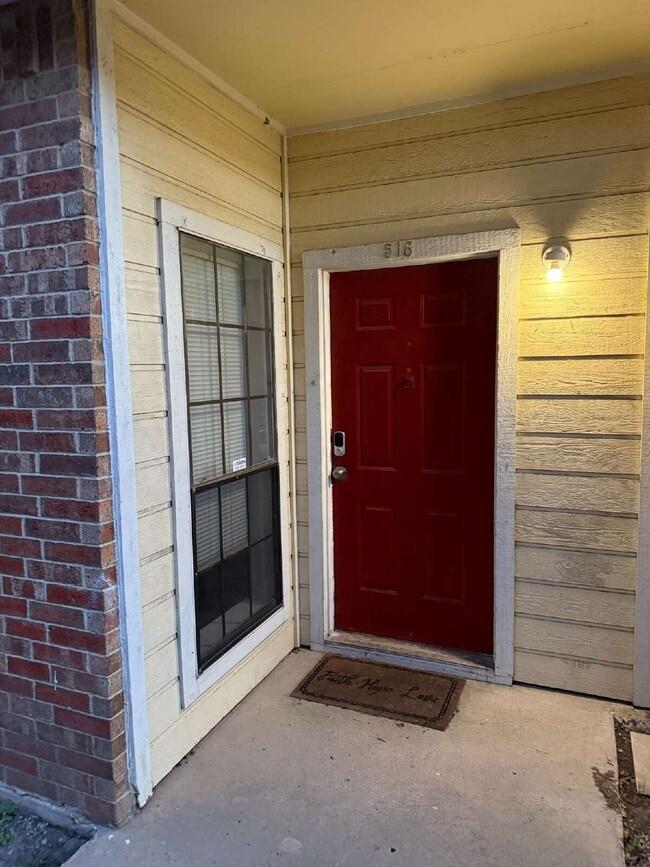 Building Photo - 9601 Forest Unit 516