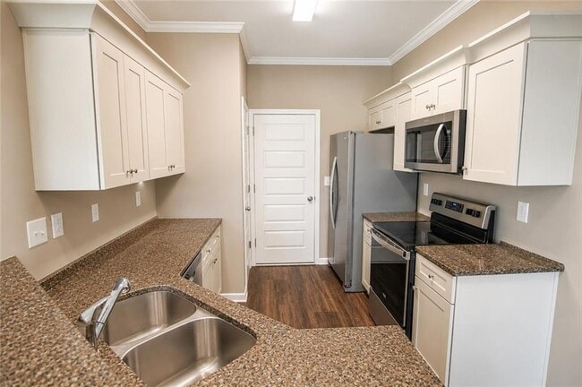 Photo - 100 Squarewood Ln NW