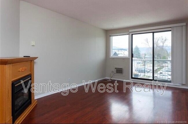 202-625 Rowcliffe Ave