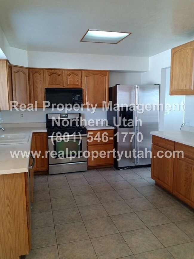 Photo - 4 Bedroom 2 Bath House in Layton
