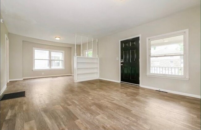Photo - 7945 Euclid Ave E