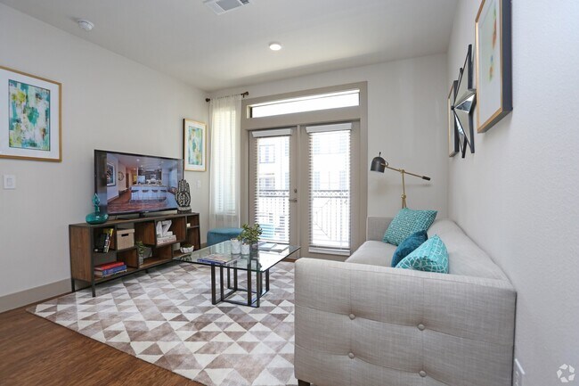 Photo - One Month Free + Prime Location! Unidad HMP1