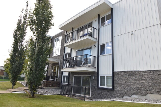 Photo - 11010 82 St NW