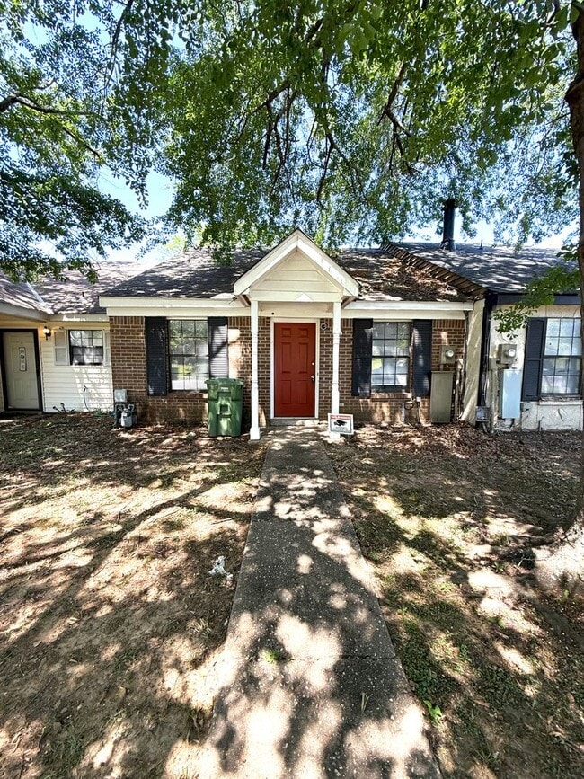 Building Photo - ** 2 bed 2 bath located off Vaughn road ** Call 334-366-9198 to schedule a self showing