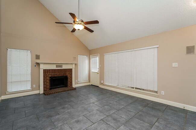 Photo - 952 Azalia Dr