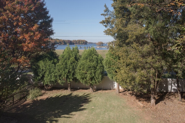 Photo - 16015 Kelly Park Cir