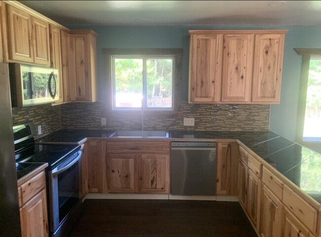 Photo - 855 Mann Hill Rd