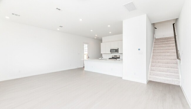 Photo - 2206 Diagonal Ln