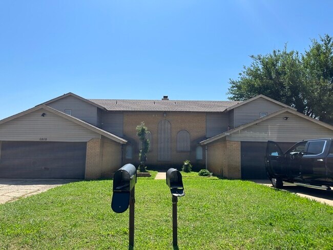 2 Story Duplex in Putnam City Schools - 2 Story Duplex in Putnam City Schools House