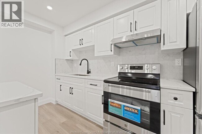 Photo - 702 Pierre Ave