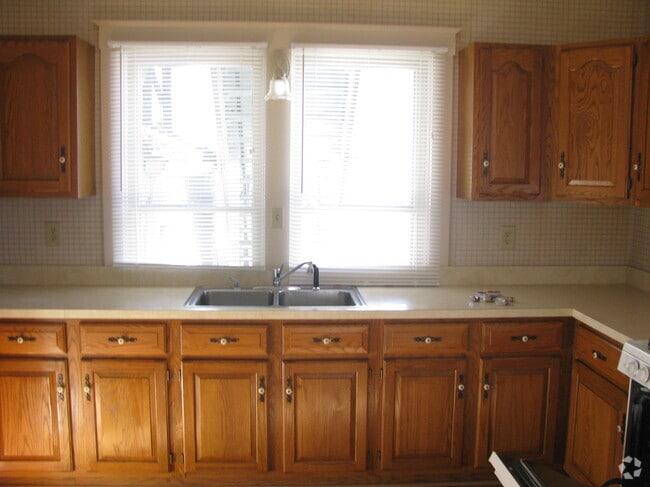 Building Photo - 100 Park Ave Unit 1 Rental
