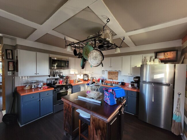 Photo - Spacious Two Story on Thunderbolt Marsh View