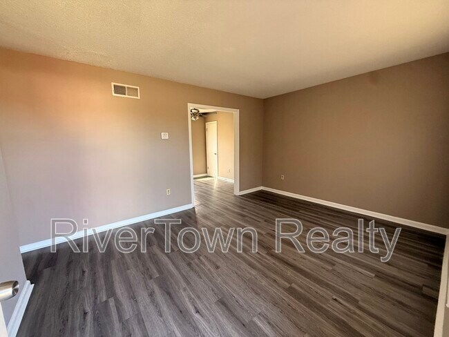 Photo - 348 Bonnell Ave