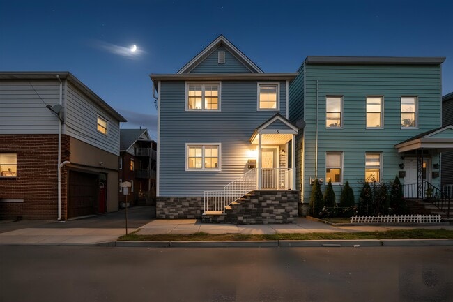 Building Photo - 8 Essex St