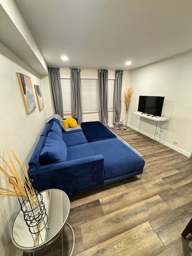 Photo - 7166 Jamieson Ave Unit SI ID1490318P