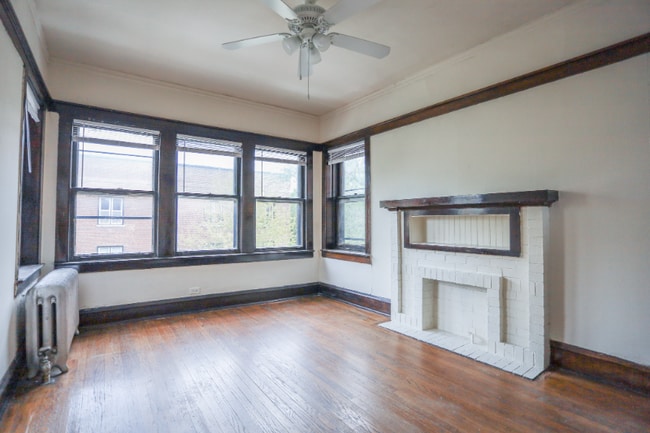 Photo - 1535 W Cornelia Ave Apartment Unit 2