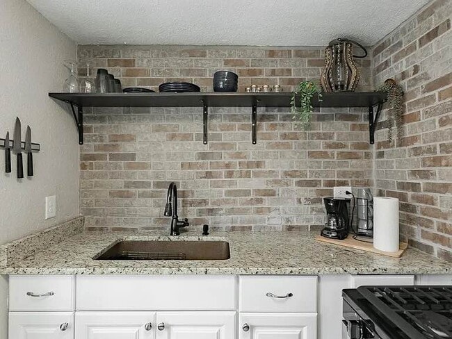 Photo - 1541 Charles Ave