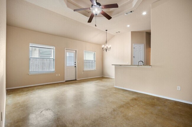 Photo - AVAILABLE NOW! Nice 3 Bedroom Duplex locat...