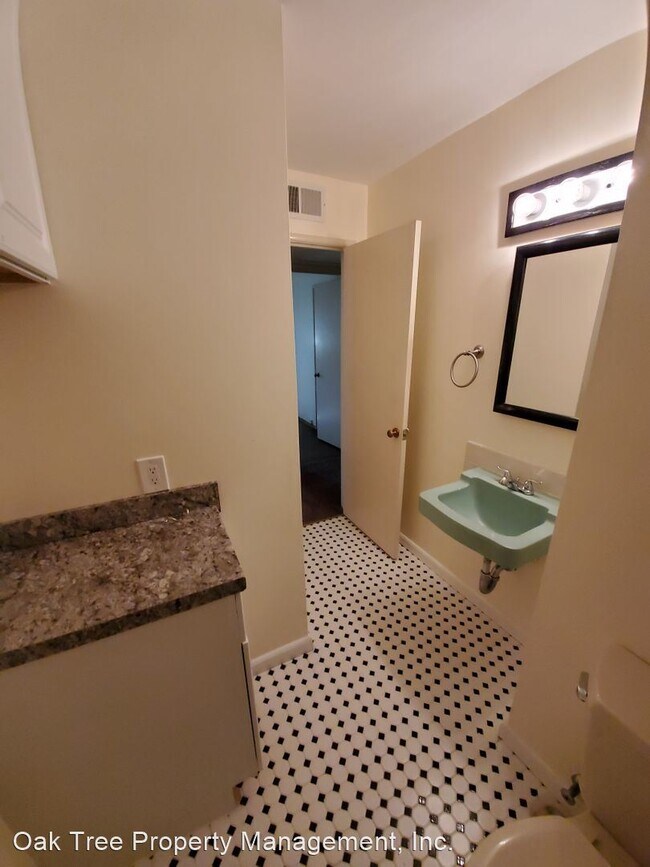 Photo - 3 br, 2 bath House - 2807 E. Hampton Way