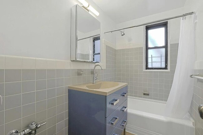 Building Photo - 32 Cathedral Ave