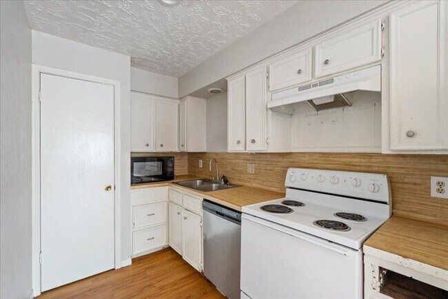 Photo - 906 N LBJ Dr Unit 4