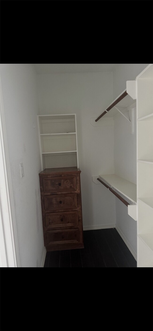 Building Photo - 1226 Nantucket St