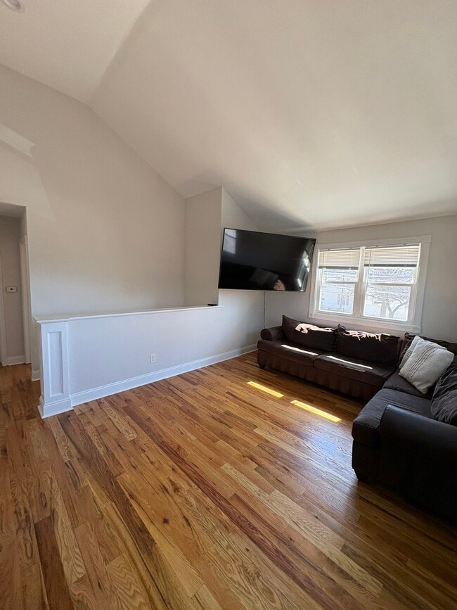 Photo - 533 W Kings Hwy Unidad B